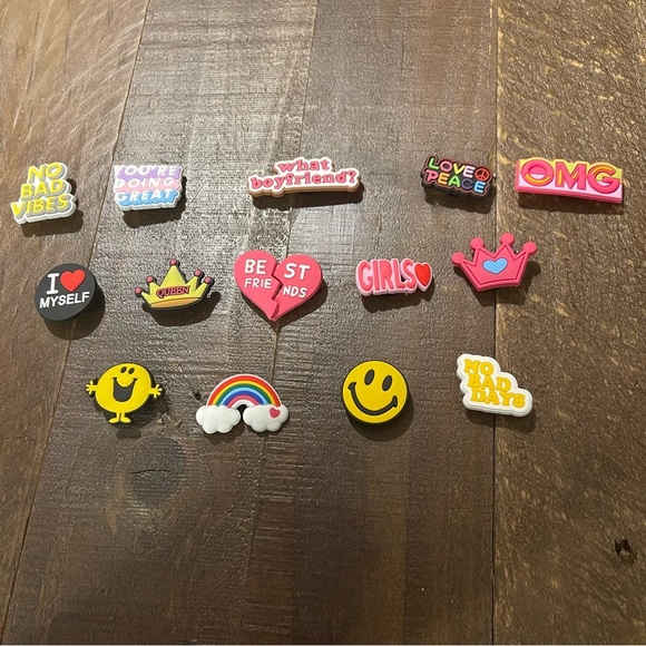 Girl Power Positivity 15 Piece Crocs Charms Set - Picture 3 of 3